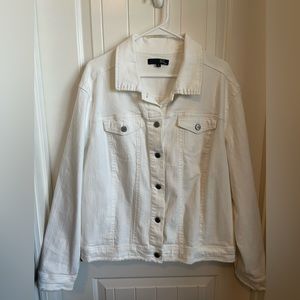 1822 Denim White Stretch Trucker’s Jacket